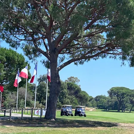 A 2 Pas Du Golf Cannes Marina *