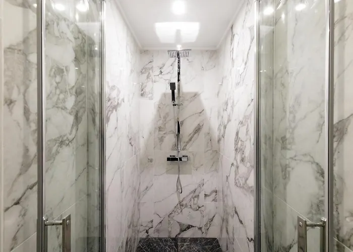 A 2 Pas Du Golf Cannes Marina *